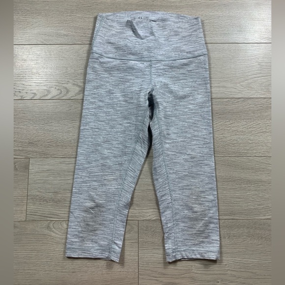 Lululemon Wunder Under Hi-Rise 1/2 Tight (Luxtreme)
Space Ice Grey Alpine White - Picture 4 of 14